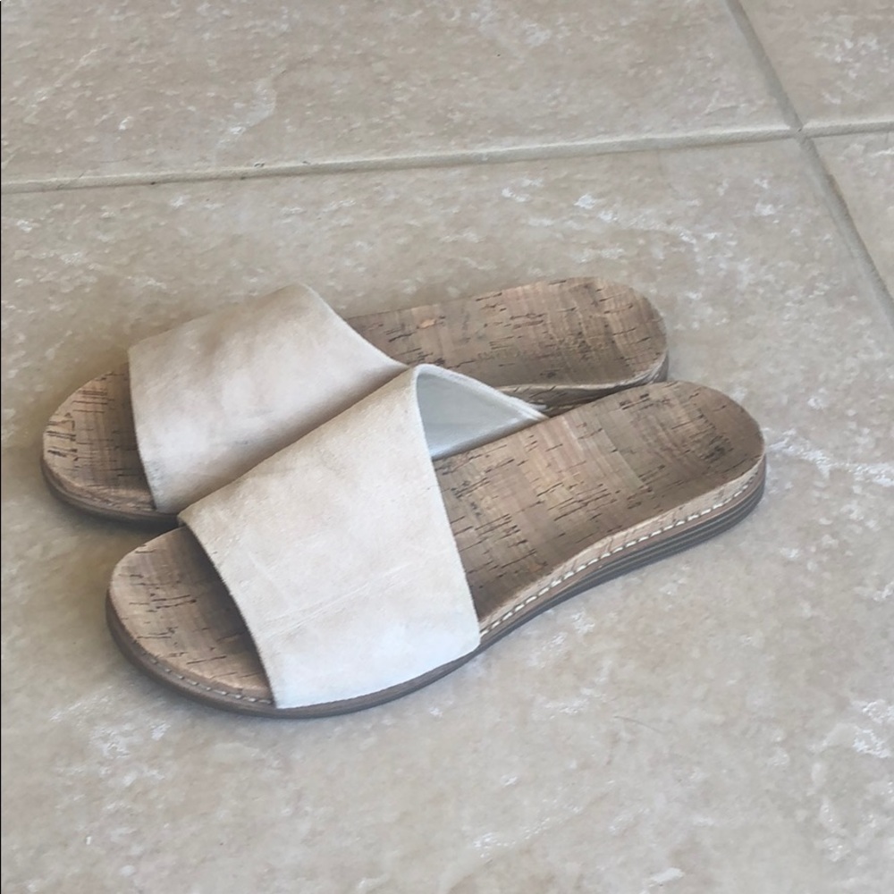 Suede nude flat sandals